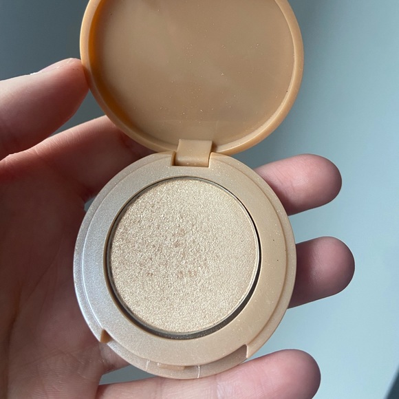 3/$30 💗 Tarte Amazonian clay 12-hour highlighter, “Exposed” - 2.2 g - Picture 2 of 4